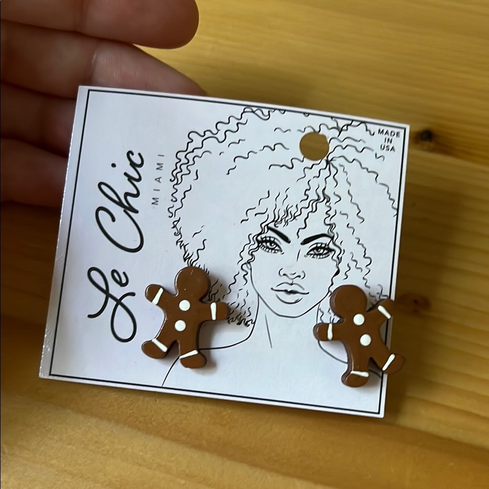 Chic ginger person stud earrings